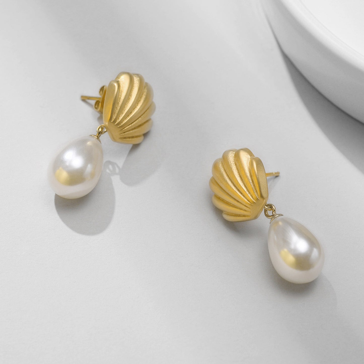 Artificial Pearl Niche Temperament Earrings Women's 18K Gold