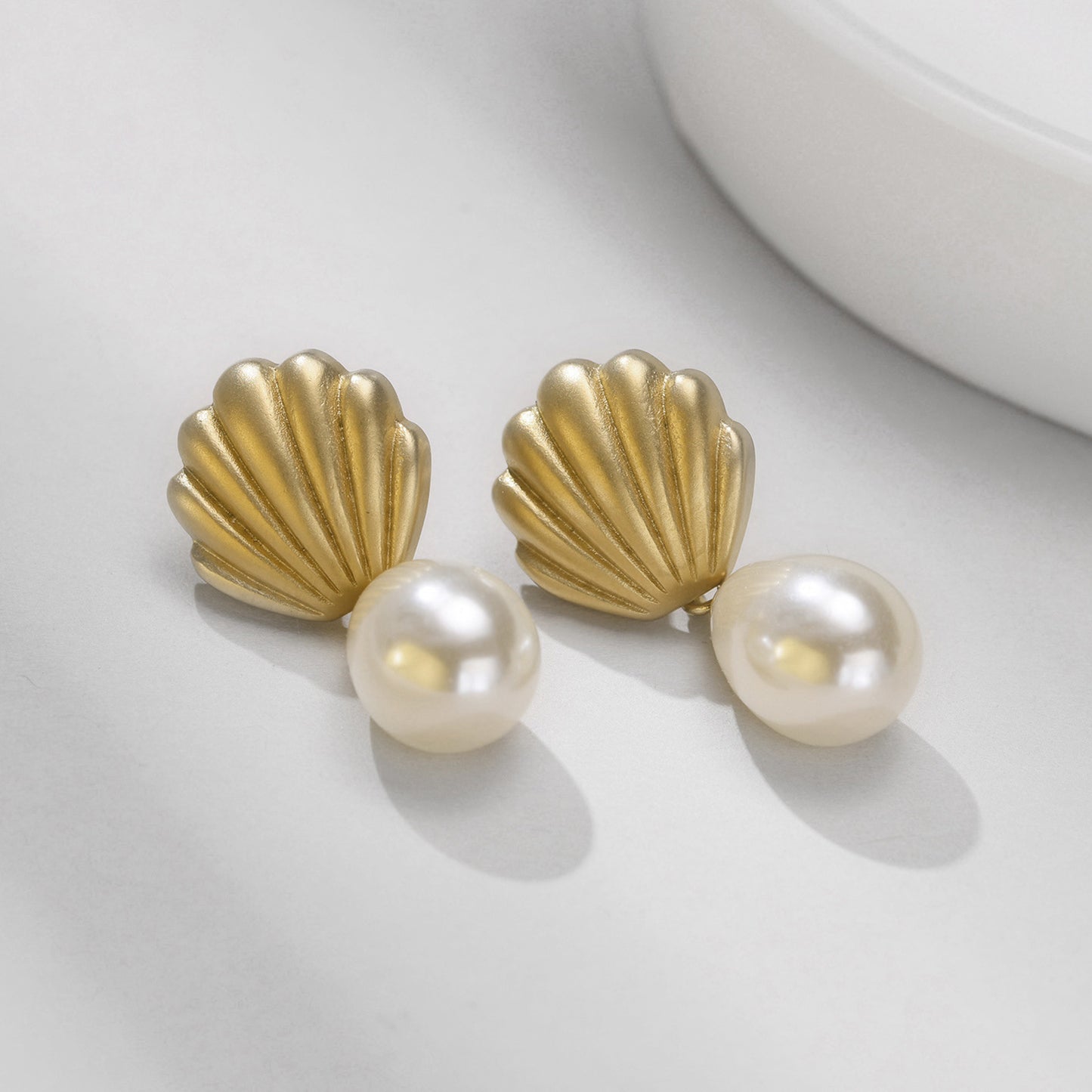 Artificial Pearl Niche Temperament Earrings Women's 18K Gold