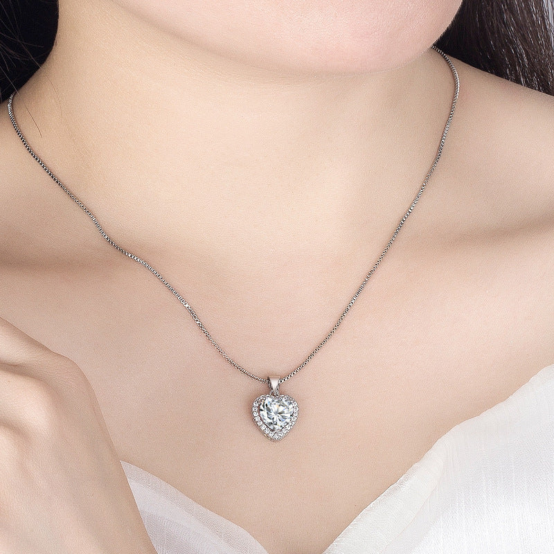 New White Diamond Imitation Moissanite Heart Pendant Necklace Fashion Collarbone Necklace For Girlfriend Jewellery Gift