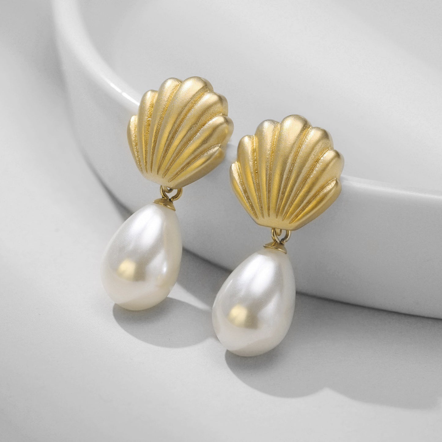 Artificial Pearl Niche Temperament Earrings Women's 18K Gold