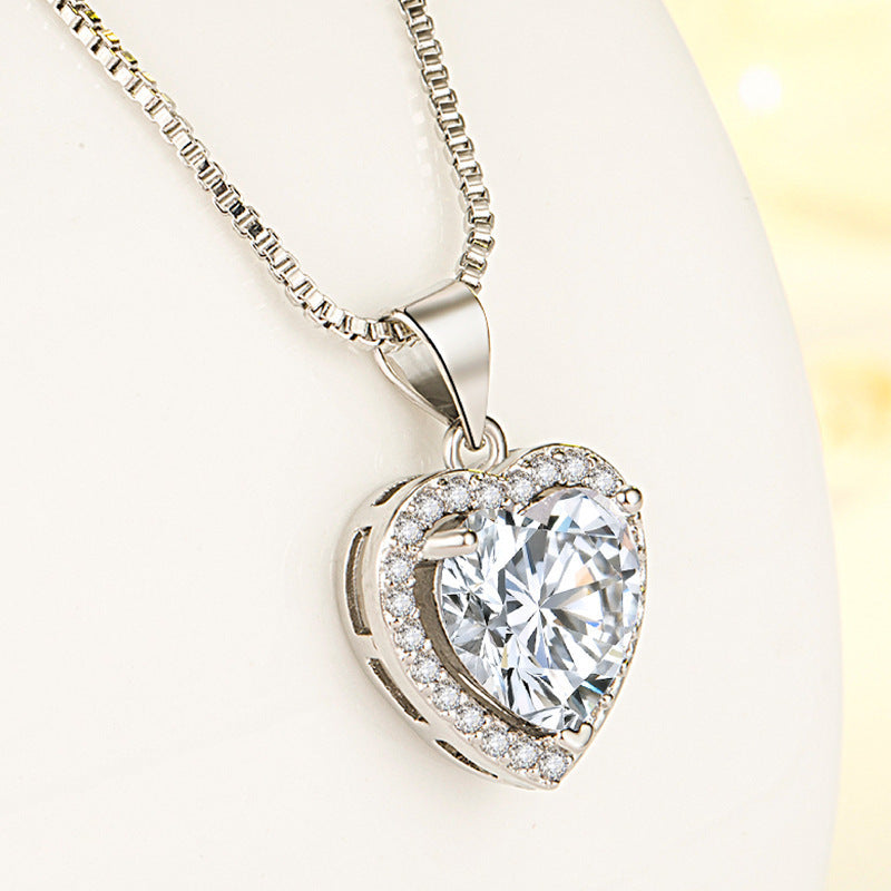 New White Diamond Imitation Moissanite Heart Pendant Necklace Fashion Collarbone Necklace For Girlfriend Jewellery Gift